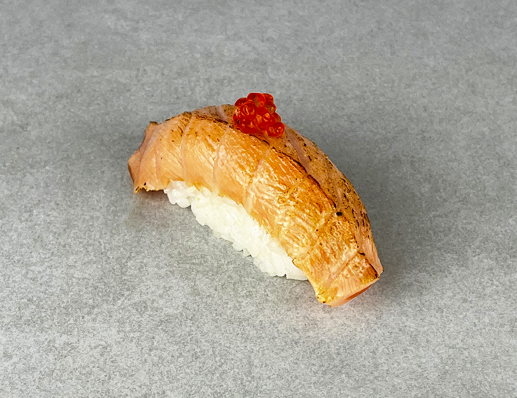 Нігірі абурі лосось